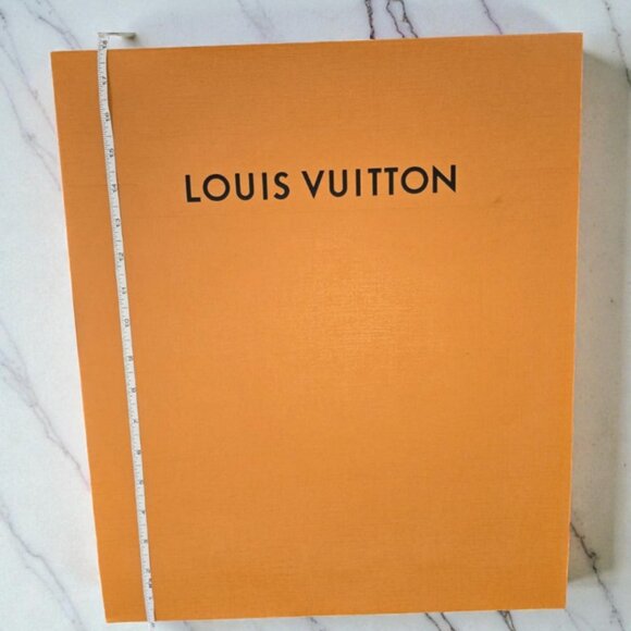 ✨ Louis Vuitton Large Logo Clothing Gift Envelope – Luxury Packaging ✨ - Picture 4 of 5